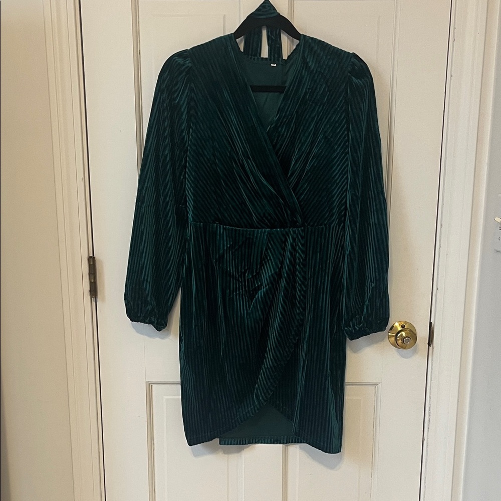 NWOT Elegant Emerald Green Velvet Dress Small